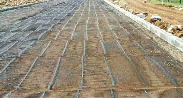 土工格栅厂家浅析单向格栅施工方法